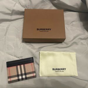 BRAND NEW BURBERRY CARD CASE